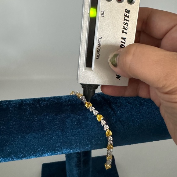 11ct Canary Heart Tennis Bracelet - Picture 9 of 9